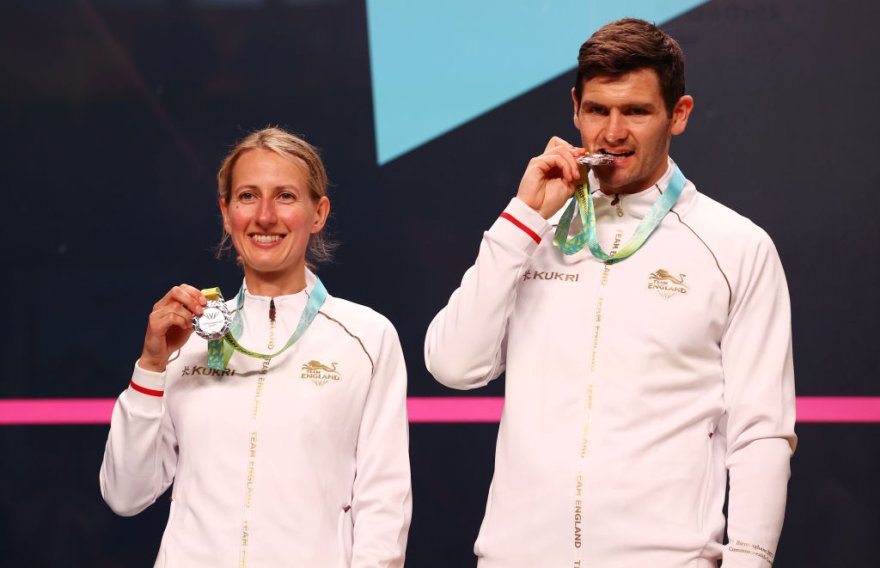 Waller and Walters claim silver ahead of decisive Monday